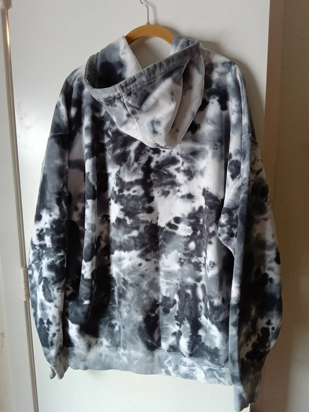 Thrasher Black & White Tie-Dye Flame Logo Hoodie